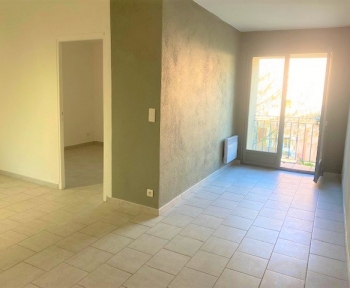 Location Appartement 2 pièces Pernes-les-Fontaines (84210)